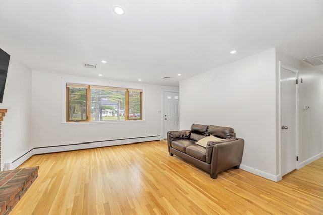 881 Pleasant St, Stoughton, MA 02072