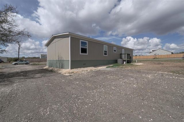 231 La Fortuna DR, Del Valle, TX 78617