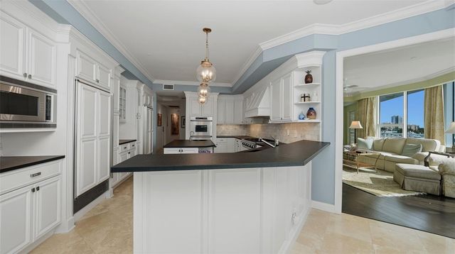 136 GOLDEN GATE POINT 502, Sarasota, FL 34236