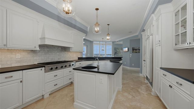 136 GOLDEN GATE POINT 502, Sarasota, FL 34236