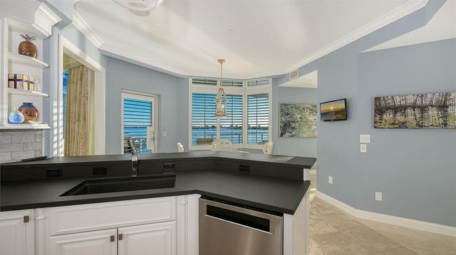 136 GOLDEN GATE POINT 502, Sarasota, FL 34236