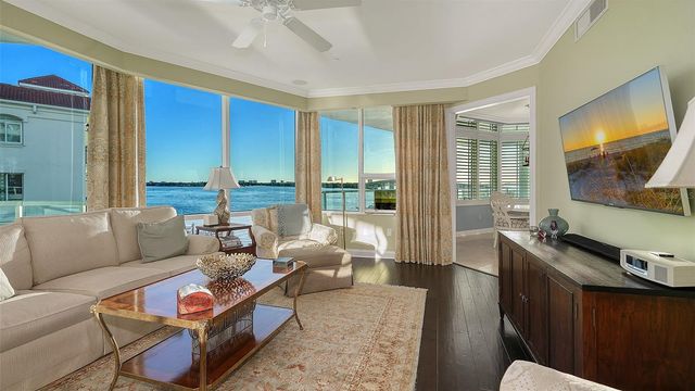 136 GOLDEN GATE POINT 502, Sarasota, FL 34236