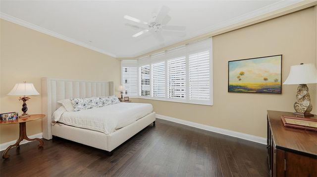 136 GOLDEN GATE POINT 502, Sarasota, FL 34236