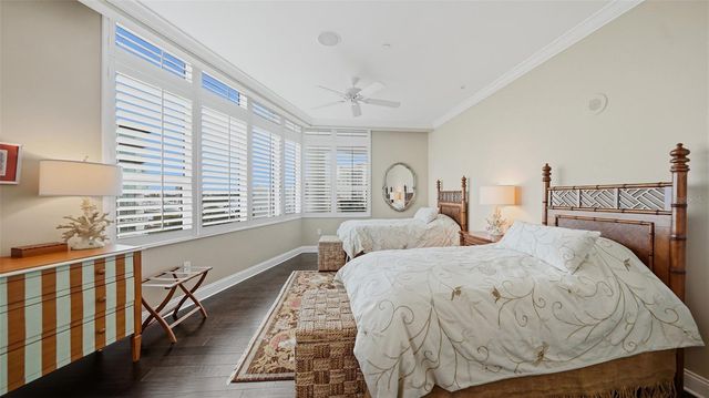 136 GOLDEN GATE POINT 502, Sarasota, FL 34236