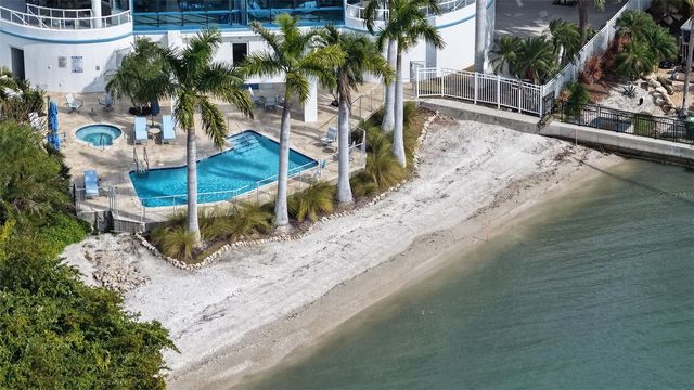 136 GOLDEN GATE POINT 502, Sarasota, FL 34236