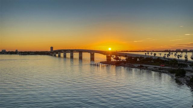 136 GOLDEN GATE POINT 502, Sarasota, FL 34236