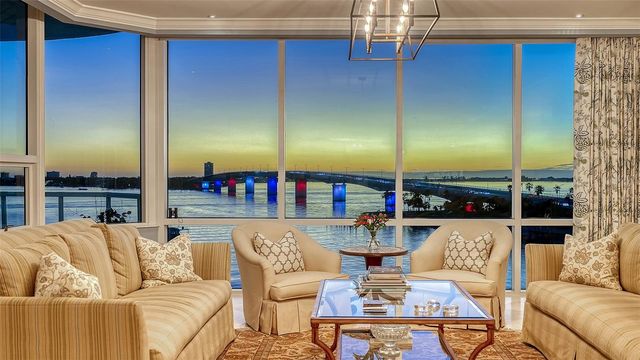 136 GOLDEN GATE POINT 502, Sarasota, FL 34236