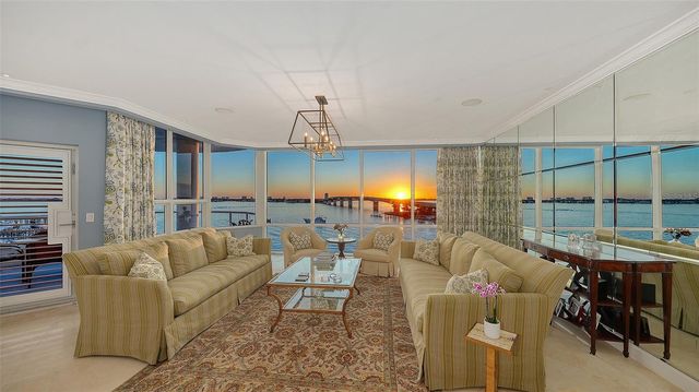 136 GOLDEN GATE POINT 502, Sarasota, FL 34236