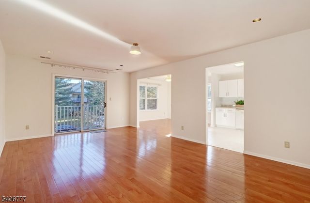 2 Katie Ct, East Hanover Twp., NJ 07936