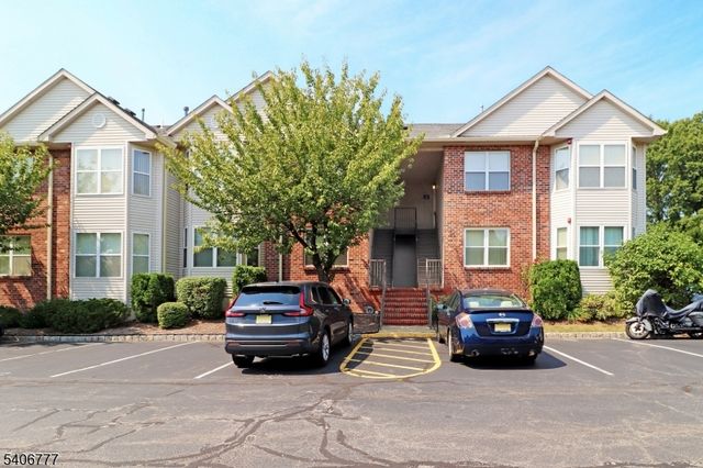 2 Katie Ct, East Hanover Twp., NJ 07936