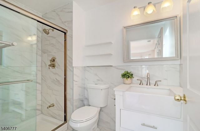 2 Katie Ct, East Hanover Twp., NJ 07936