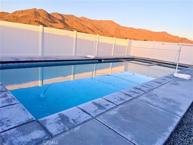 13975 Barker, Apple Valley, CA 92307