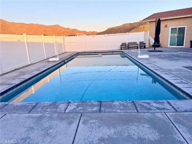 13975 Barker, Apple Valley, CA 92307