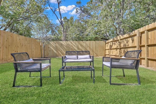 211 S 5th Street B, Conroe, TX 77301