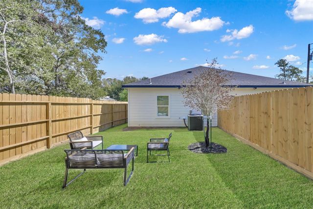211 S 5th Street B, Conroe, TX 77301