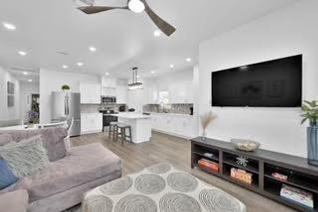 211 S 5th Street B, Conroe, TX 77301