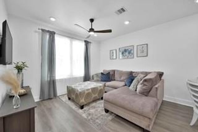 211 S 5th Street B, Conroe, TX 77301
