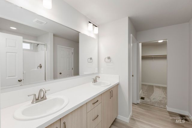 7115 E Marble Springs Dr, Nampa, ID 83687