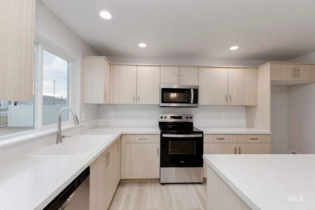 7115 E Marble Springs Dr, Nampa, ID 83687