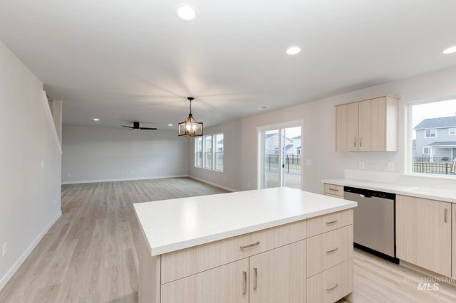 7115 E Marble Springs Dr, Nampa, ID 83687