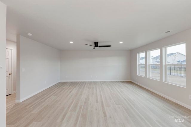 7115 E Marble Springs Dr, Nampa, ID 83687