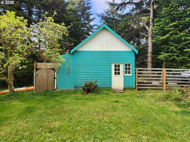 42585 ARIZONA St, Port Orford, OR 97465