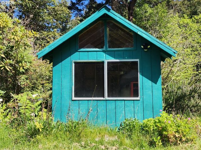 42585 ARIZONA St, Port Orford, OR 97465