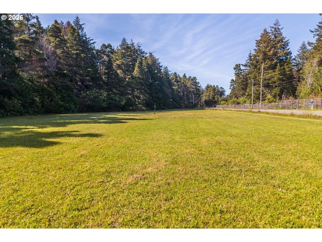 42585 ARIZONA St, Port Orford, OR 97465