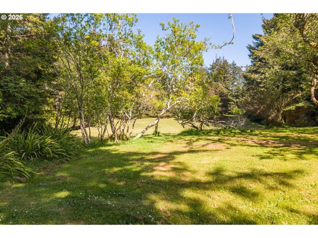 42585 ARIZONA St, Port Orford, OR 97465