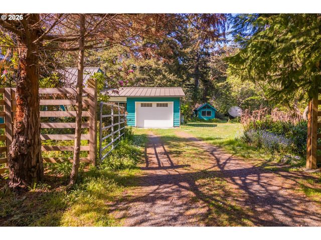 42585 ARIZONA St, Port Orford, OR 97465