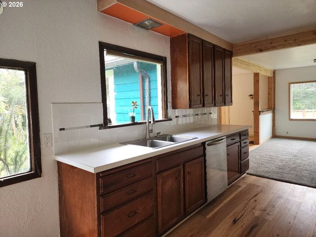 42585 ARIZONA St, Port Orford, OR 97465