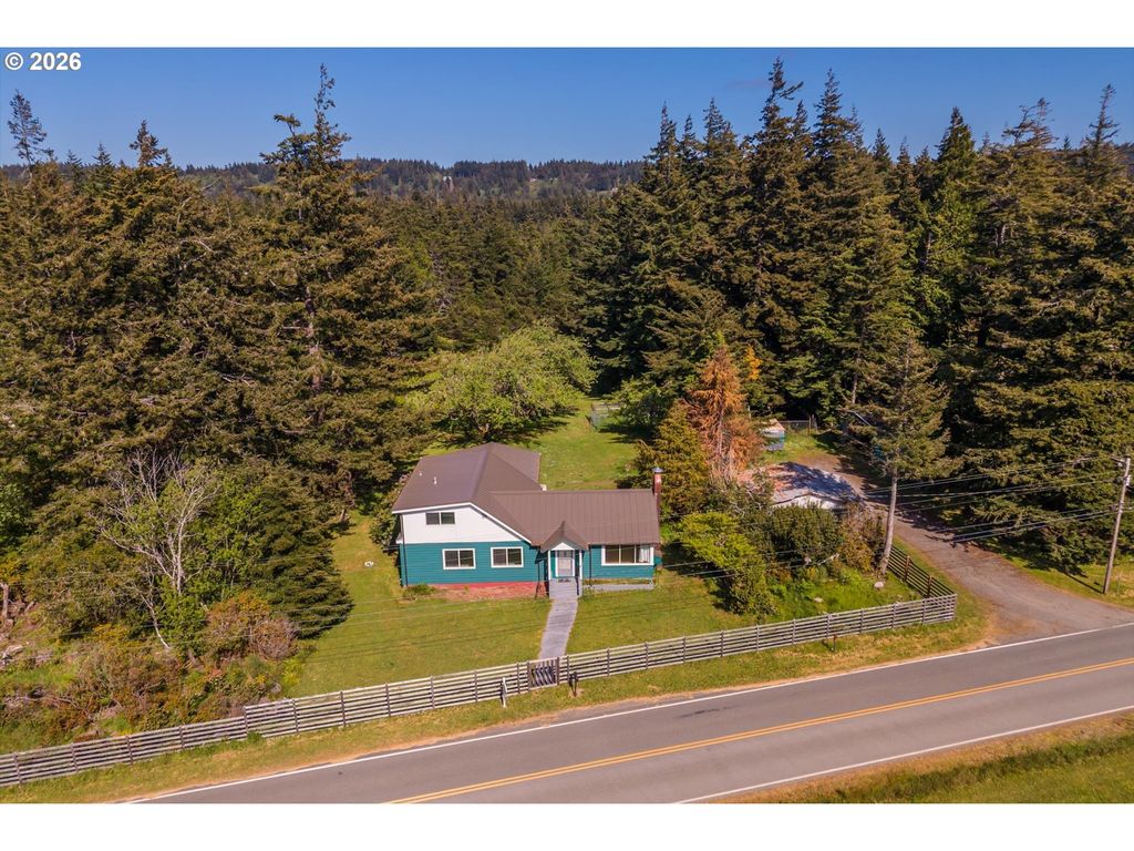 42585 ARIZONA St, Port Orford, OR 97465