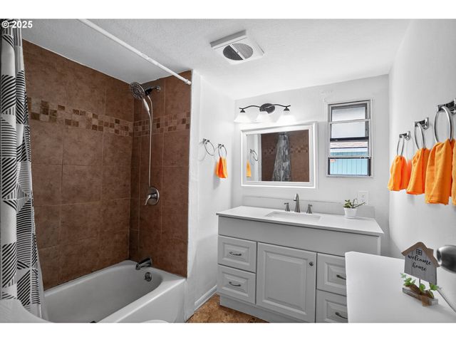 8525 Se ORCHARD Ln 84, Happy Valley, OR 97086