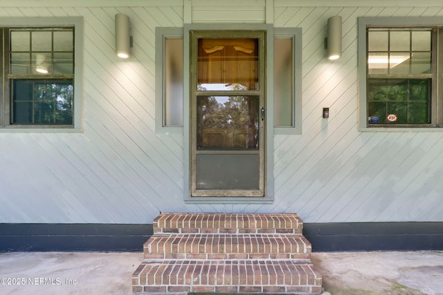 8968 ALLIGATORS Road, Jacksonville, FL 32219
