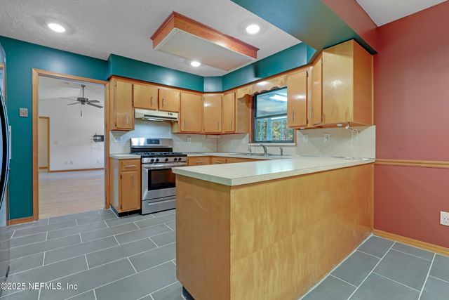 8968 ALLIGATORS Road, Jacksonville, FL 32219