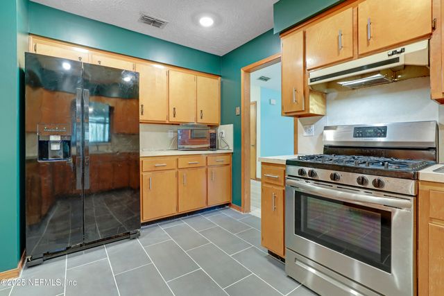 8968 ALLIGATORS Road, Jacksonville, FL 32219