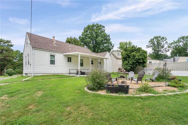 2705 Beverly Circle, Independence, MO 64052