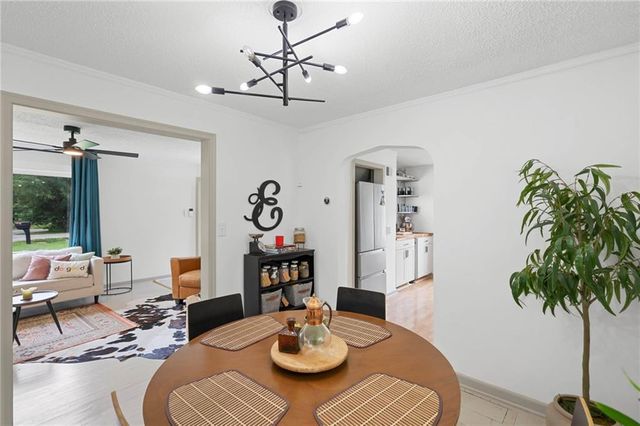 2705 Beverly Circle, Independence, MO 64052