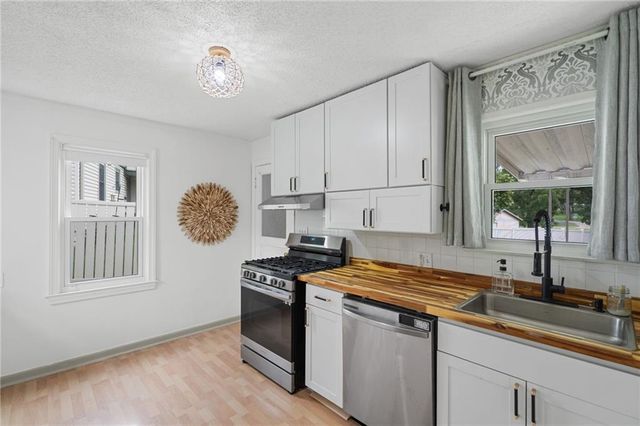 2705 Beverly Circle, Independence, MO 64052