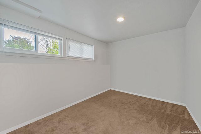 8 Gaymor Lane, Farmingville, NY 11738