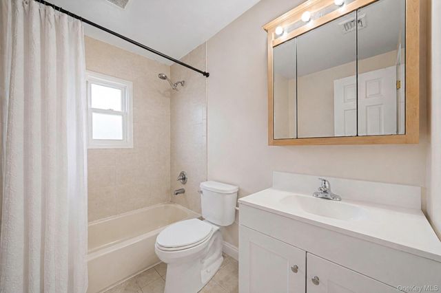 8 Gaymor Lane, Farmingville, NY 11738