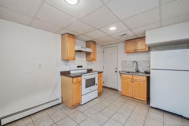 8 Gaymor Lane, Farmingville, NY 11738