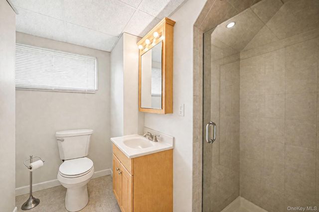 8 Gaymor Lane, Farmingville, NY 11738