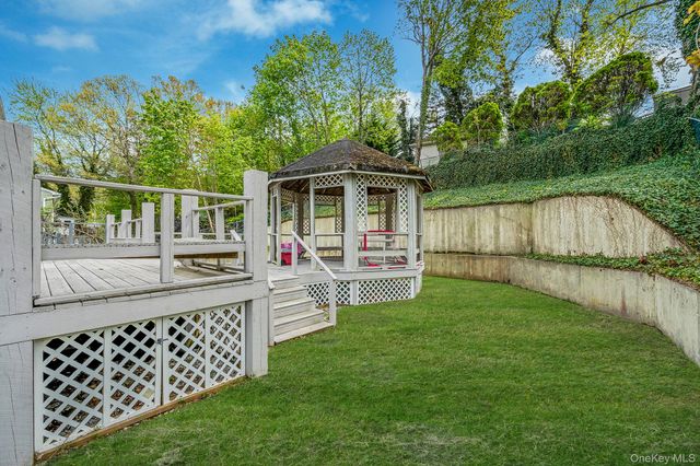 8 Gaymor Lane, Farmingville, NY 11738