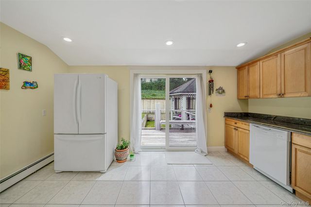 8 Gaymor Lane, Farmingville, NY 11738