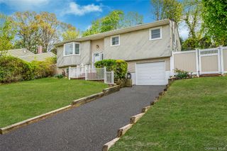 8 Gaymor Lane, Farmingville, NY 11738