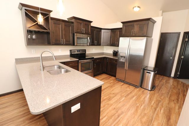 912 30th Avenue W, West Fargo, ND 58078