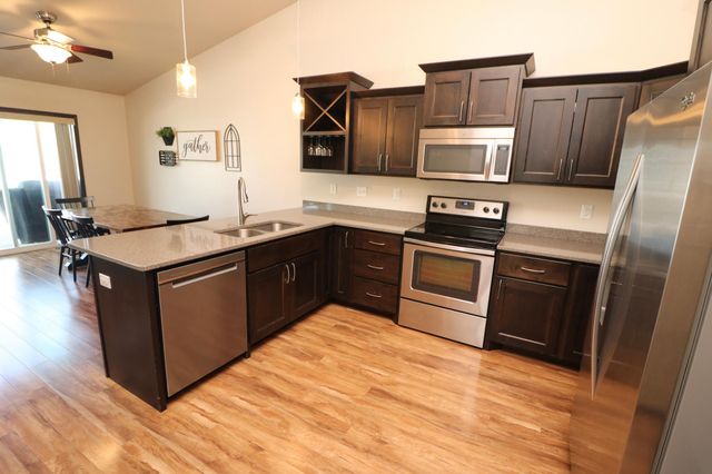 912 30th Avenue W, West Fargo, ND 58078