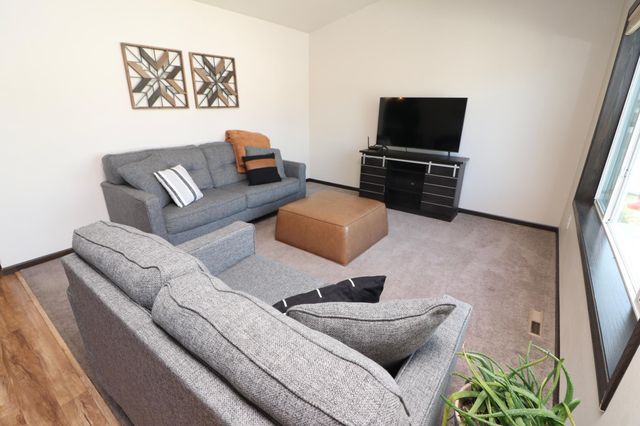 912 30th Avenue W, West Fargo, ND 58078