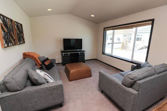 912 30th Avenue W, West Fargo, ND 58078